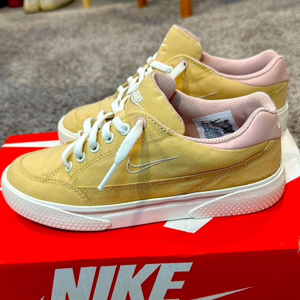Womans “Sesame” Classic Shoes - Picture 1 of 3